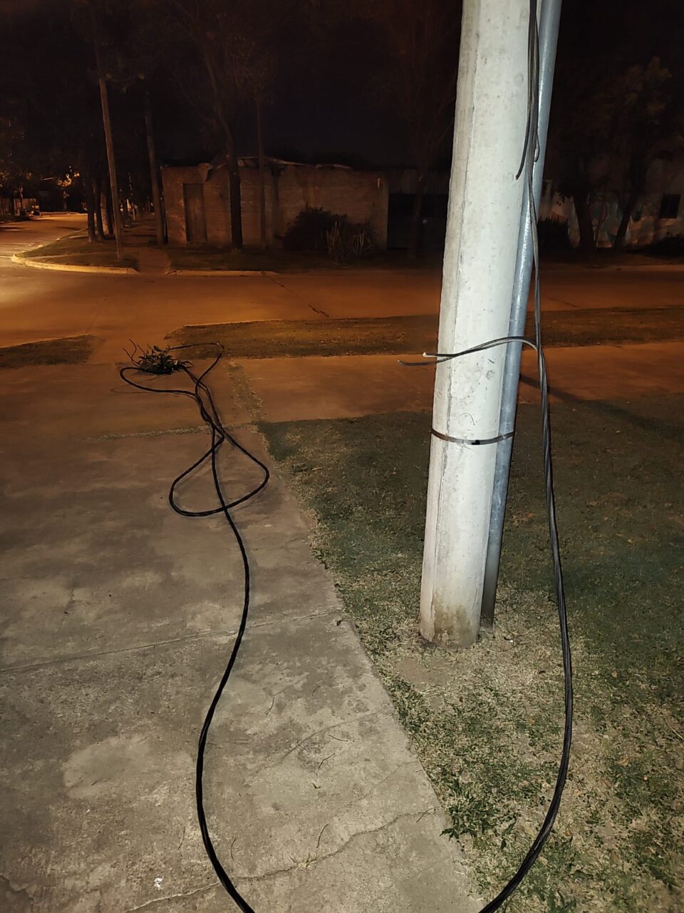 Pretendía robar cables y terminó aprehendido