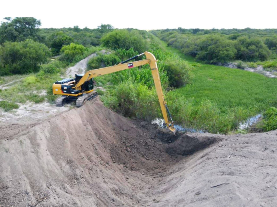 Emergencia hídrica: con intervención policial, Provincia hace cerrar canales clandestinos que inundaban campos