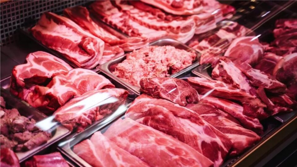 Un dato clave revela que los bolsillos no dan más: el consumo de carne está por el suelo