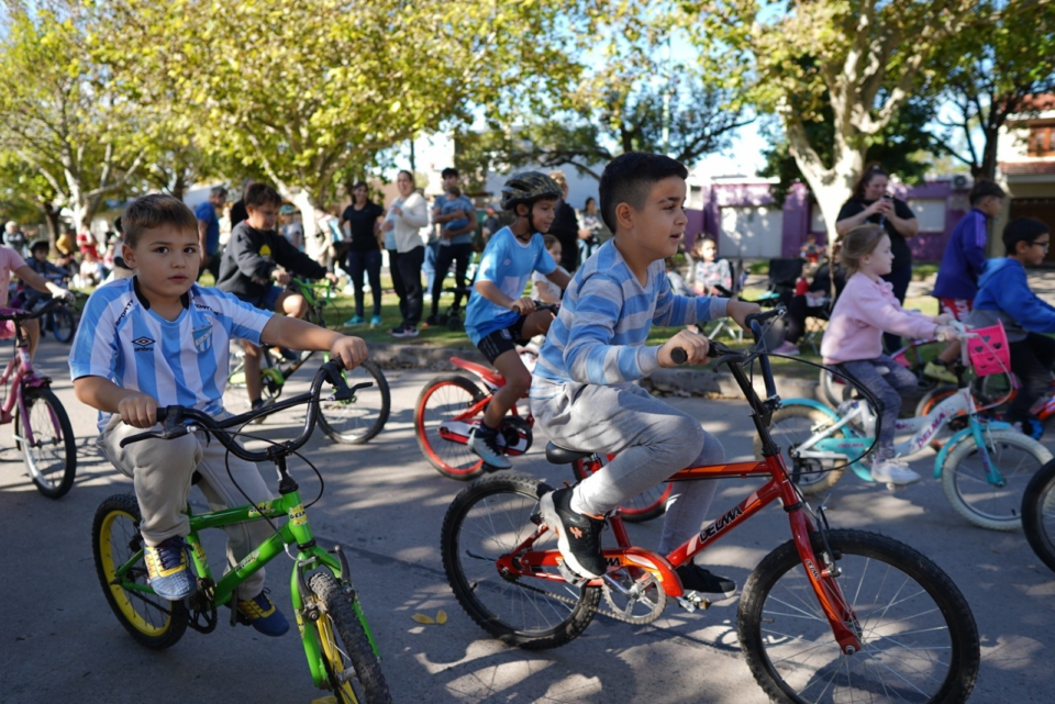 Más de 100 participantes en la 32° edición de Ciclismo en los barrios