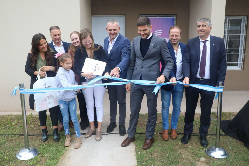 Pullaro en Gessler: firmó convenios aumentando 300 % las partidas para niñez y entregó viviendas