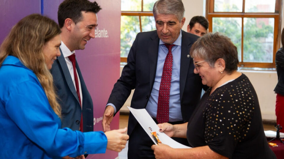 Provincia entregó las primeras escrituras del programa “Protege Tu Casa”