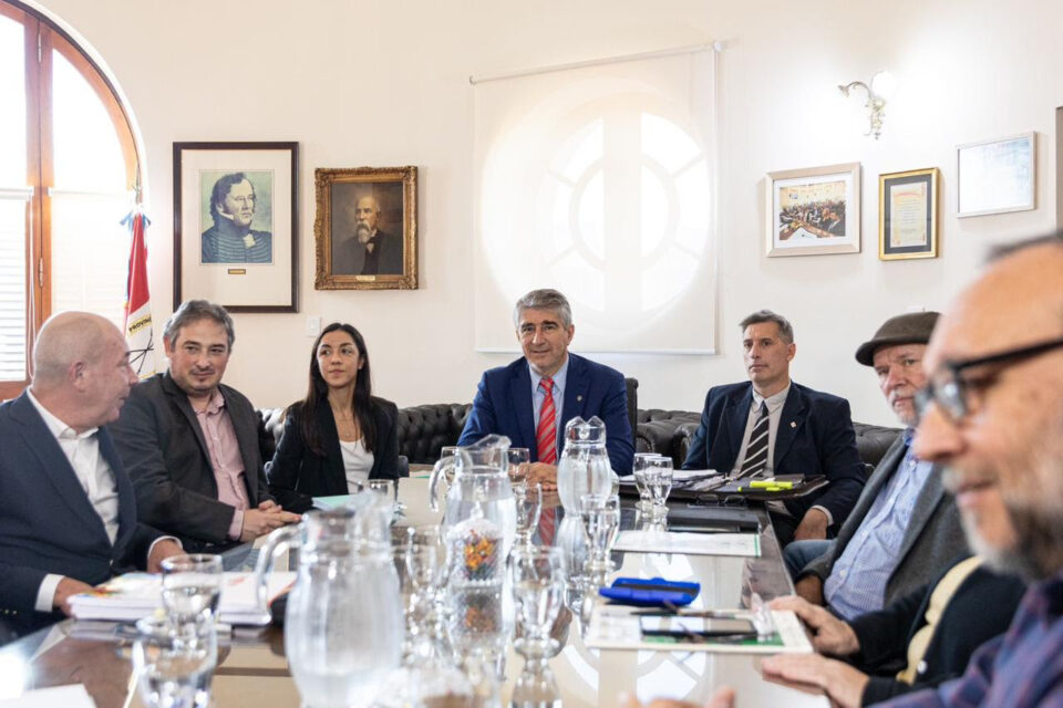 Paritaria Central: Provincia y gremios estatales acordaron pasar a un cuarto intermedio