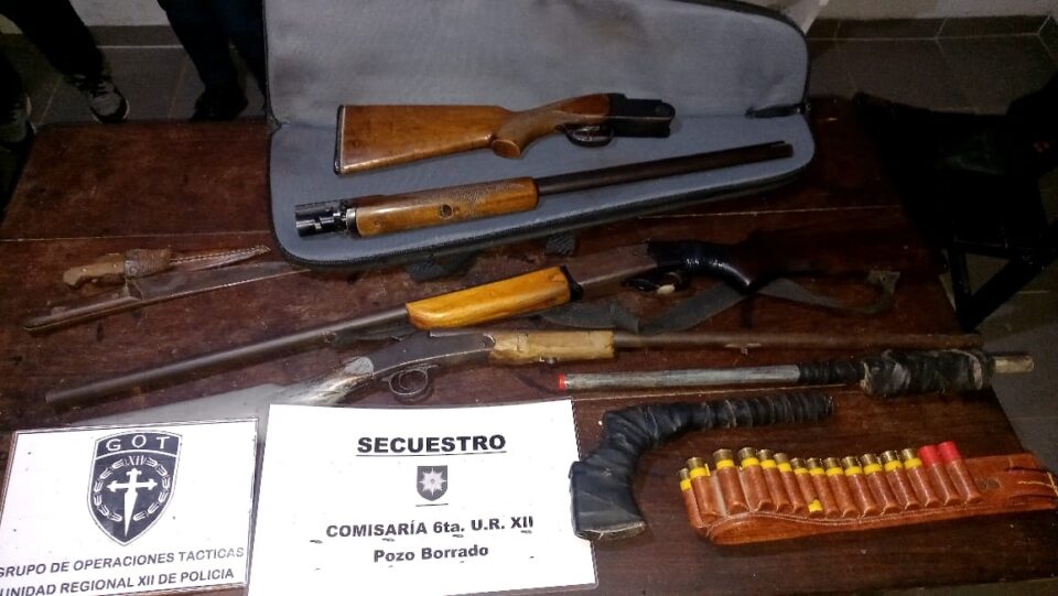 Pozo Borrado: SECUESTRAN CUATRO ARMAS DE FUEGO Y TRASLADAN A TRES PERSONAS