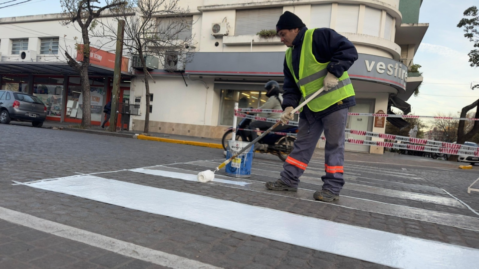El municipio lleva adelante el mantenimiento de señalización horizontal