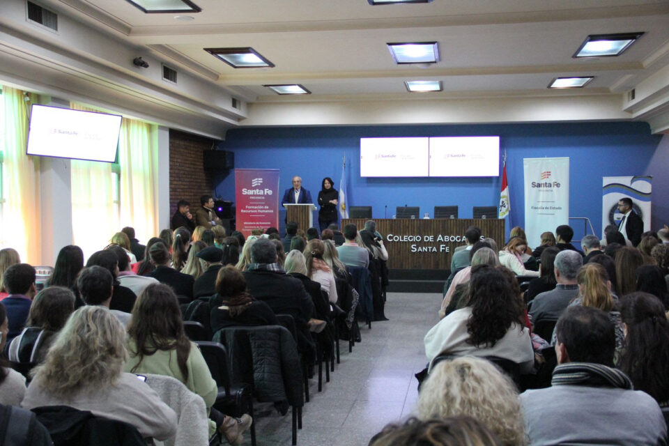 Casi 300 inscriptos en la primera jornada sobre la discriminación y la abogacía pública