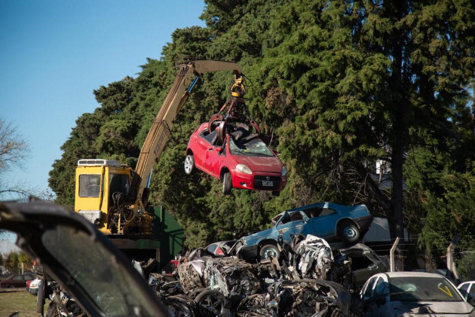 Provincia finalizó la compactación de más de 300 vehículos decomisados