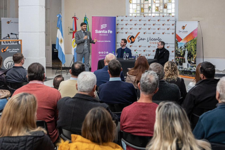 Pullaro anunció la licitación de la obra para abastecer de agua potable a San Vicente