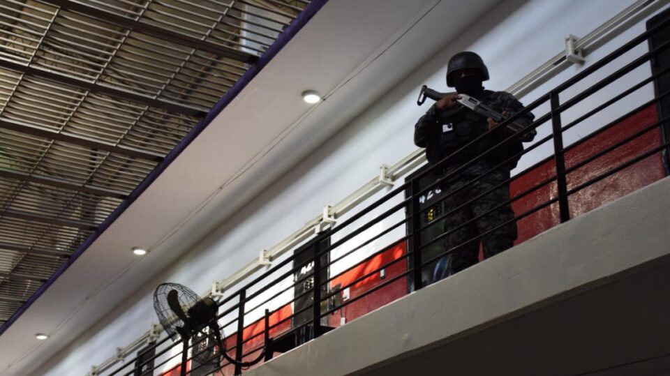 Secuestraron un celular en la celda de una reclusa alojada en el Complejo Penitenciario Rosario