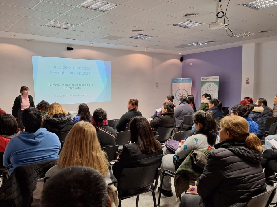 Inició la «Formación Gerontológica: Fortaleciendo Cuidados y Capacidades» en Rafaela