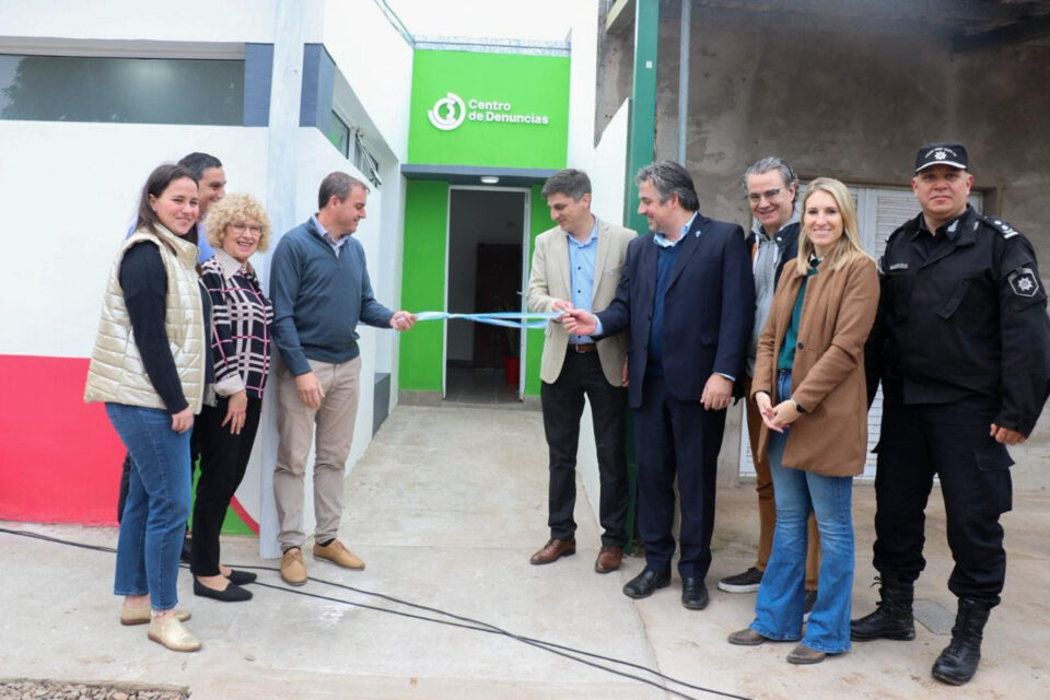 El señor Subjefe de Unidad Regional VII Departamento Garay -Director de Policía Jorge Miguel Ferreyra asistió a la inauguración del Centro de Denuncias