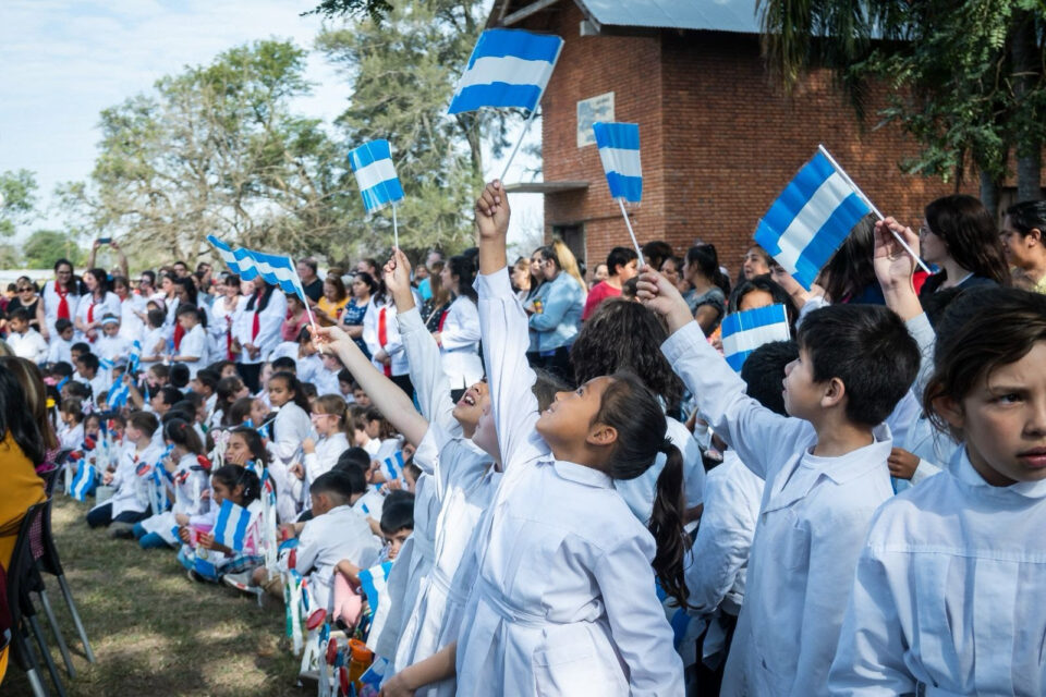 De la mano de Provincia, estudiantes santafesinos recorren los Caminos de Belgrano para celebrar el Día de la Bandera