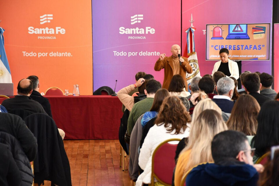 Savino participó de la jornada Líderes para la democracia local