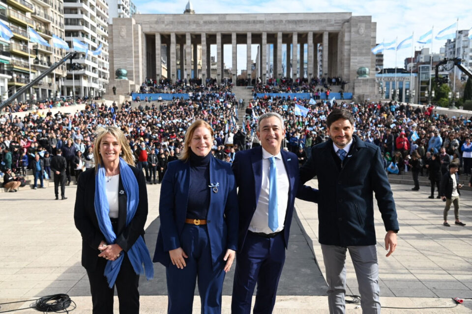 En Rosario, más de 3 mil alumnos de todo el país prometieron Lealtad a la Bandera