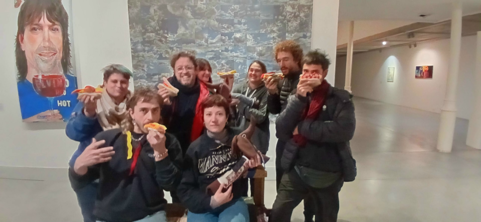 El MMAUP cierra su muestra Salchicha de Vienal con una intervención colectiva