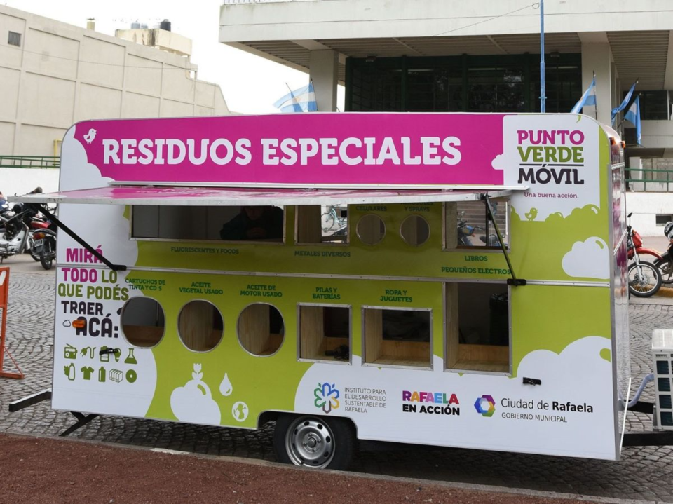 El punto verde móvil activa su recorrido por los barrios de la ciudad