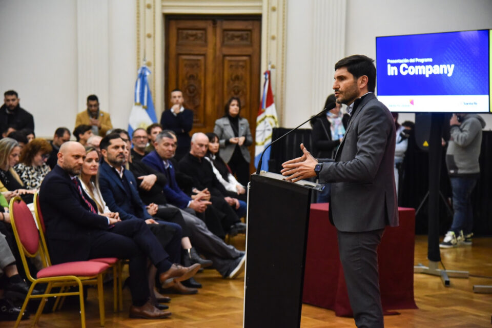 Pullaro: “Trabajamos para potenciar nuestro modelo productivo”