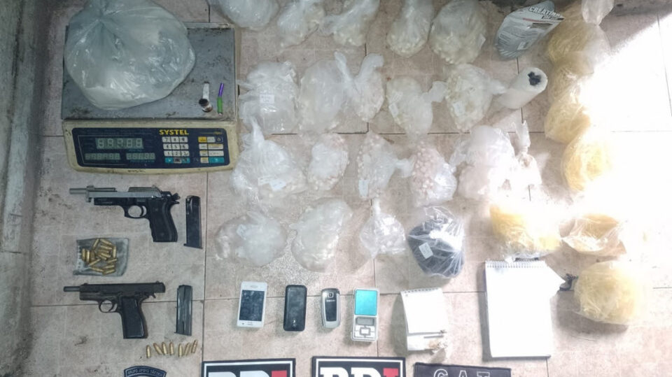 Tres detenidos en múltiples allanamientos por venta de drogas y conflicto entre bandas en zona oeste de Rosario