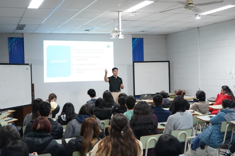 La importancia de la prevención: “Ojos en Alerta” expande sus capacitaciones a instituciones educativas