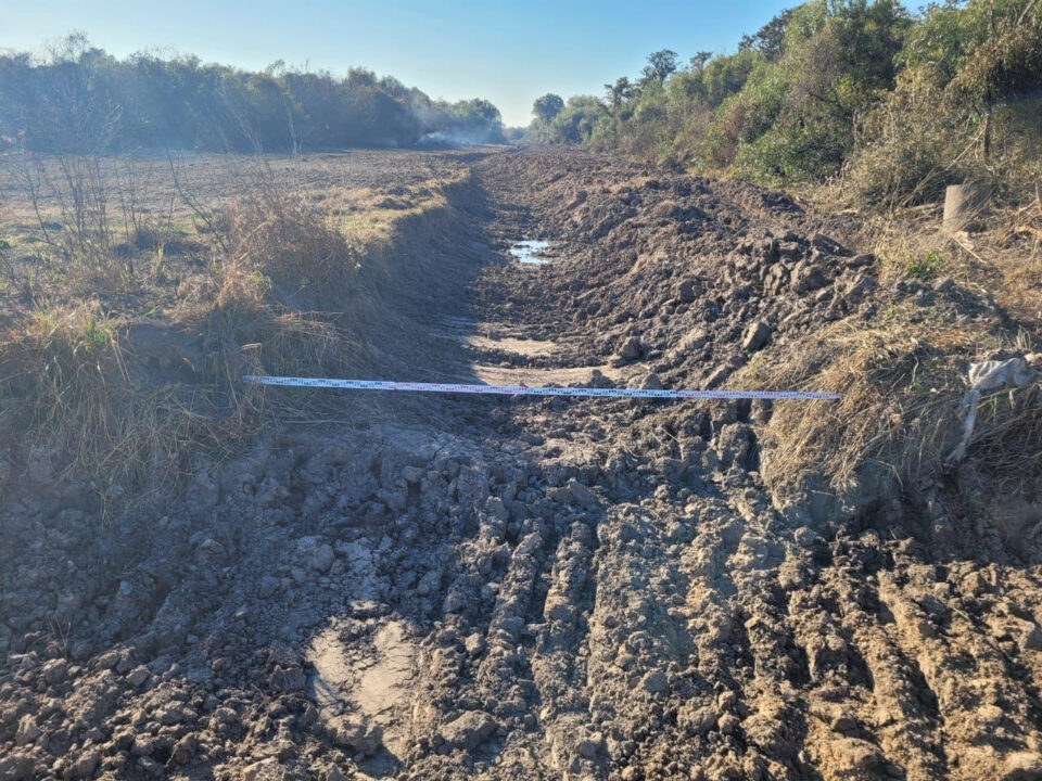 Provincia obligó a restituir a su condición original un canal clandestino que estaban ejecutando en Colonia Durán