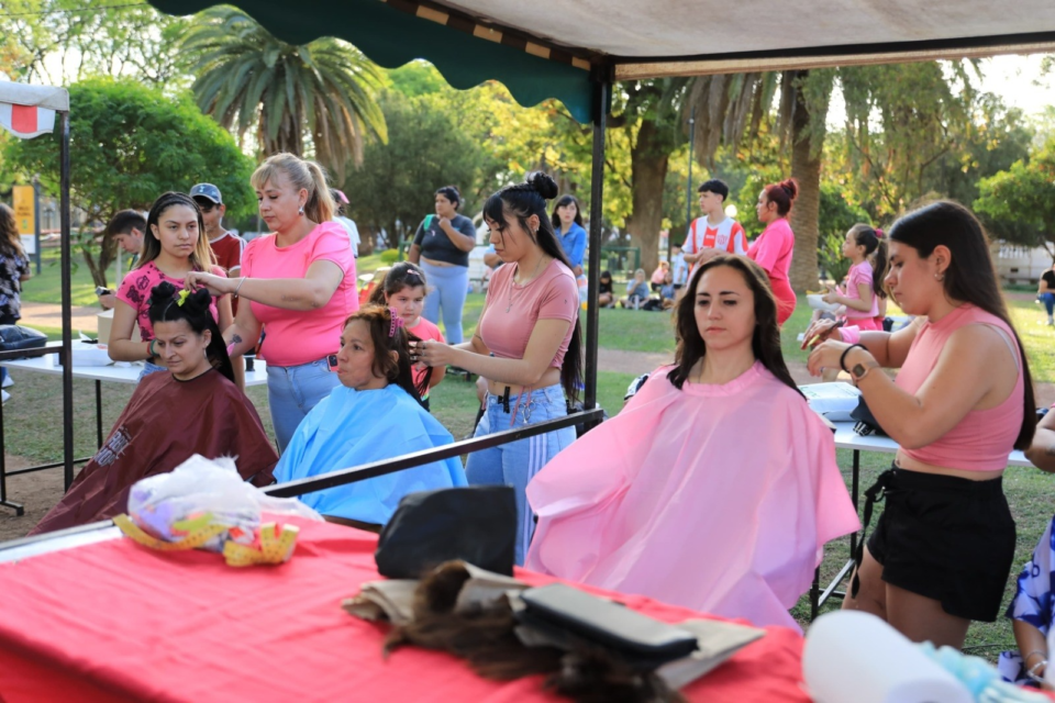 Octubre Rosa en Rafaela: donación de cabello, un acto de amor y compromiso