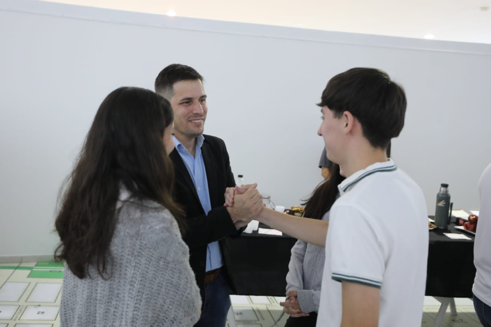 Reconocimiento a estudiantes destacados: un espacio de homenaje y participación juvenil