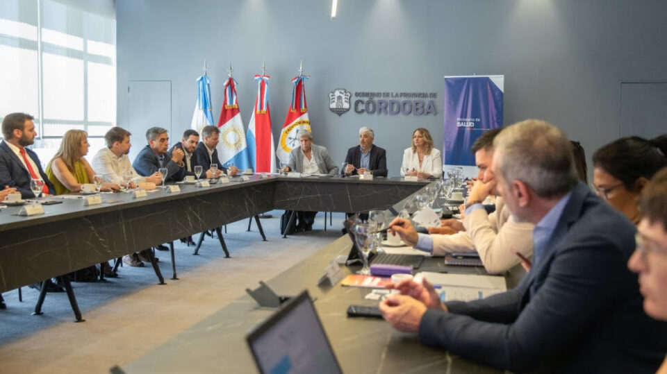 Dengue, recursos humanos y compras de medicamentos, ejes de Salud en la Región Centro