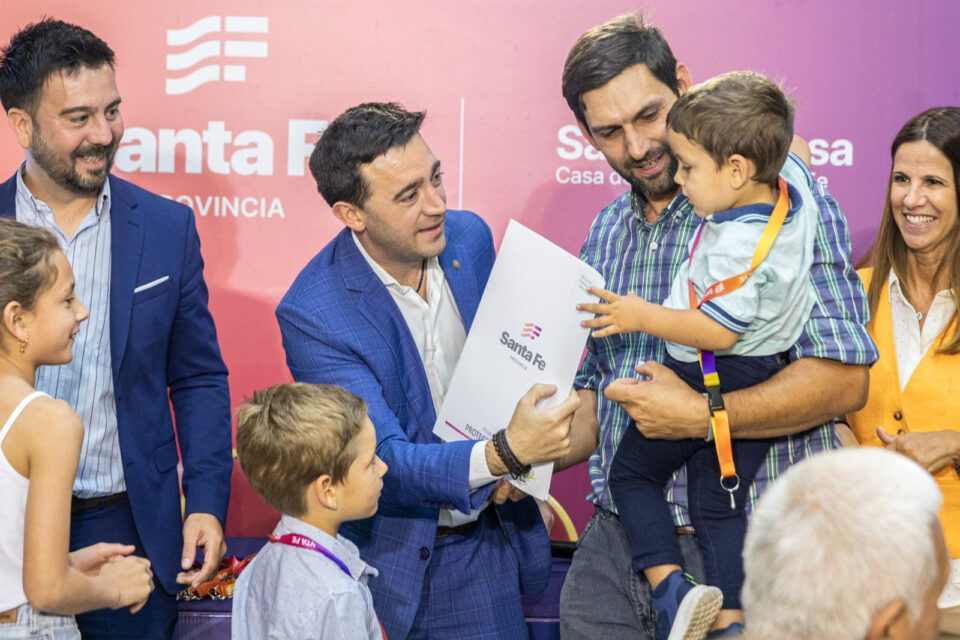 Protege tu Casa: Provincia entregó 700 escrituras en el primer año de gestión