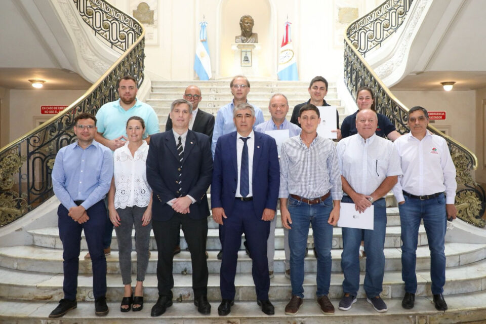 Provincia entregó más de $ 600 millones a municipios y comunas para la compra de equipamiento