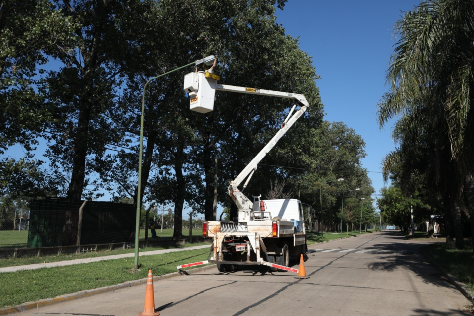 El municipio avanza con el recambio de luminarias LED para mejorar la seguridad y el ahorro energético