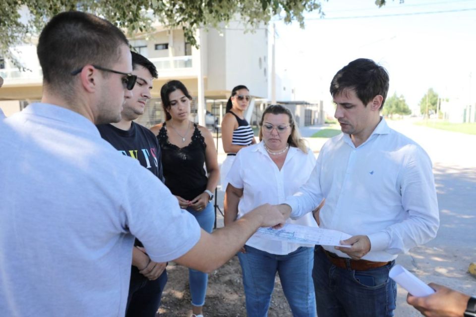 Viotti habilitó nuevas conexiones cloacales en La Cañada