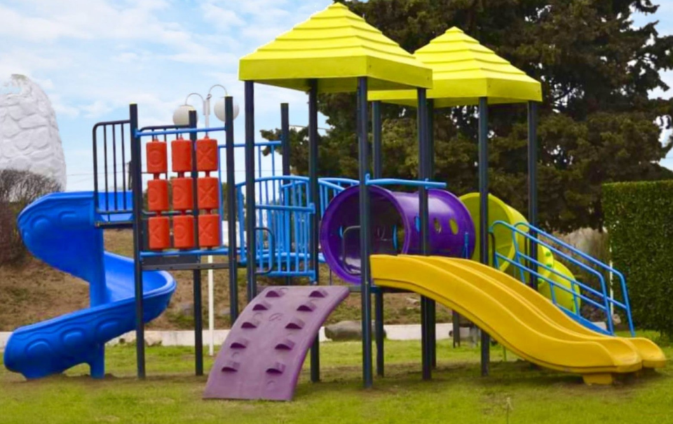 El municipio avanza con la adquisición de juegos infantiles