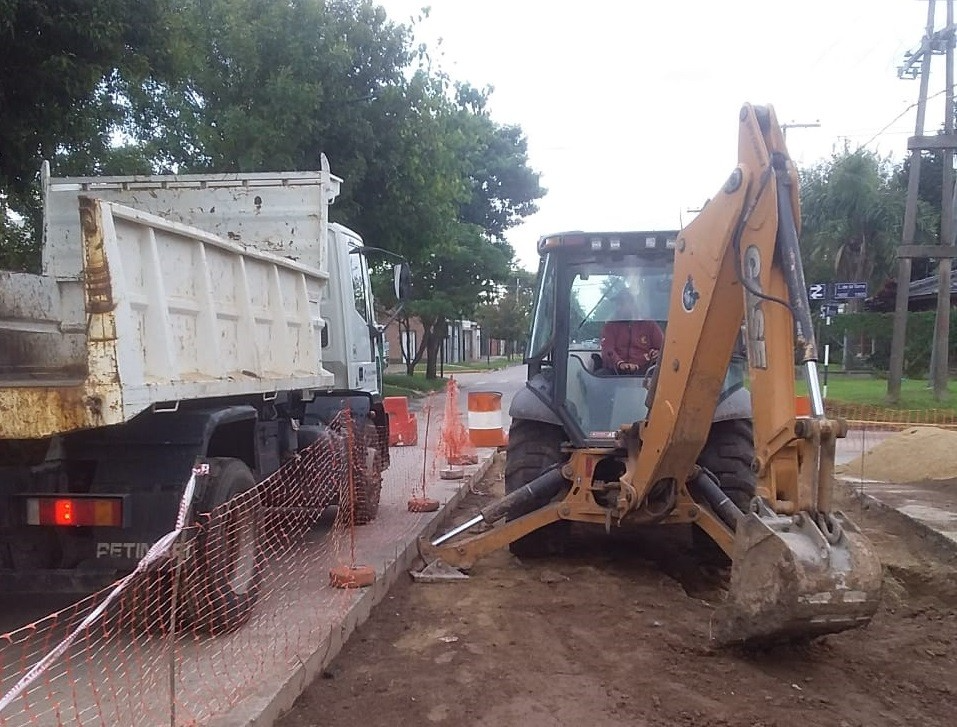 La ciudad no se detiene: el municipio ejecuta obras públicas en distintos barrios
