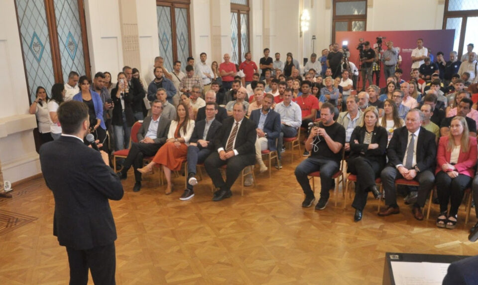 Pullaro anunció la creación de un programa para el financiamiento de infraestructura deportiva para los clubes
