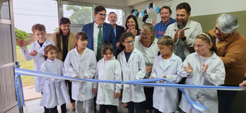 Goity: “Provincia se involucra con las comunidades llevando obras y aportes para la educación”
