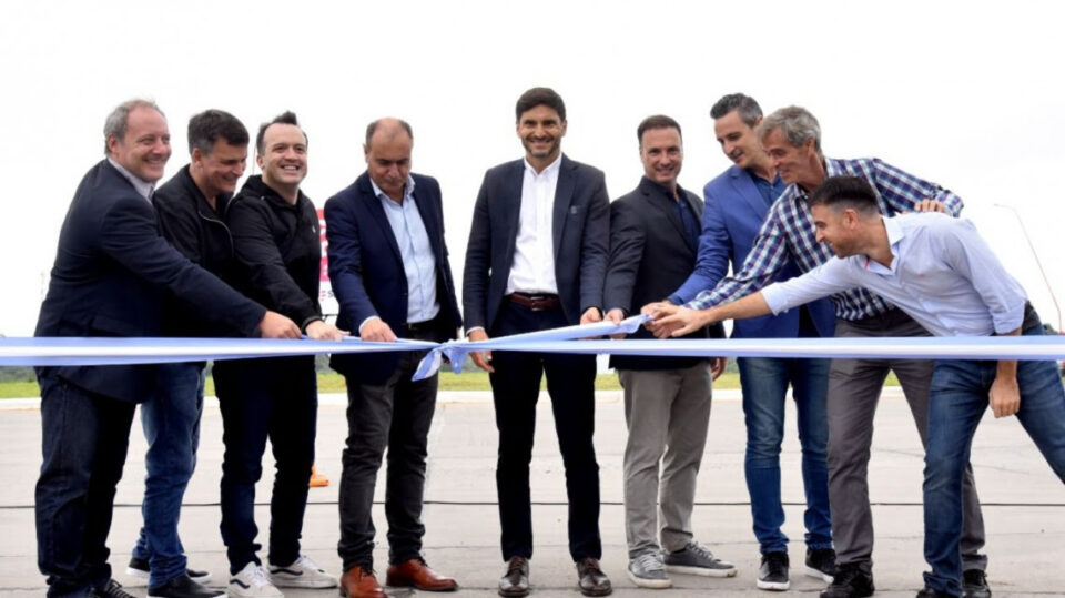 Pullaro inauguró la rotonda de acceso al Parque Industrial de Alvear desde la Ruta Provincial Nº 21