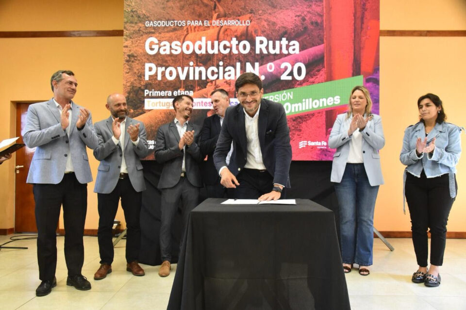 Pullaro: “Comenzamos esta red de gasoductos para desarrollar la potencia productiva de la provincia”