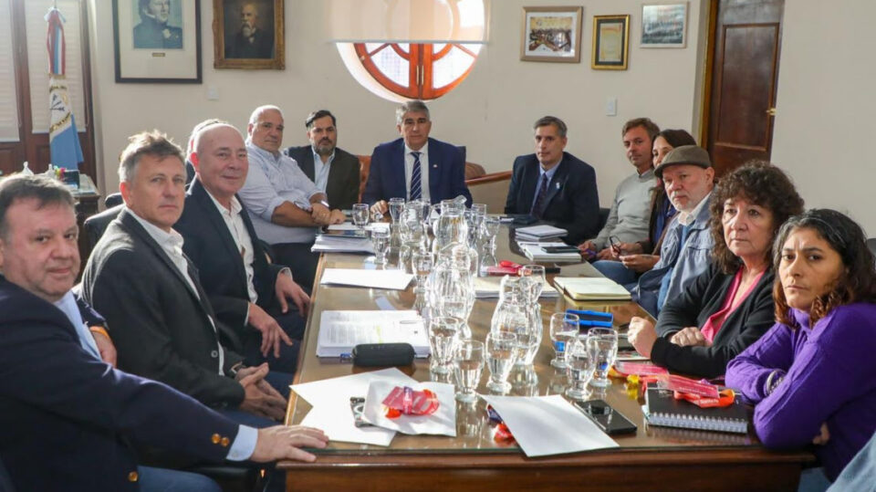 Paritaria: Provincia y gremios acordaron pasar a un cuarto intermedio hasta el miércoles 7 de mayo