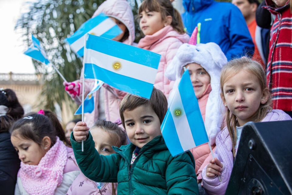 Con música, gastronomía tradicional y un desfile, Provincia celebra el 215° aniversario de la Revolución de Mayo en Santa Fe