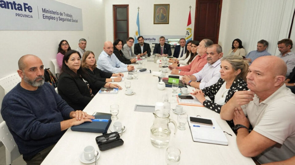 Provincia también ofreció a los docentes una compensación por los meses anteriores y un 8 % de aumento trimestral