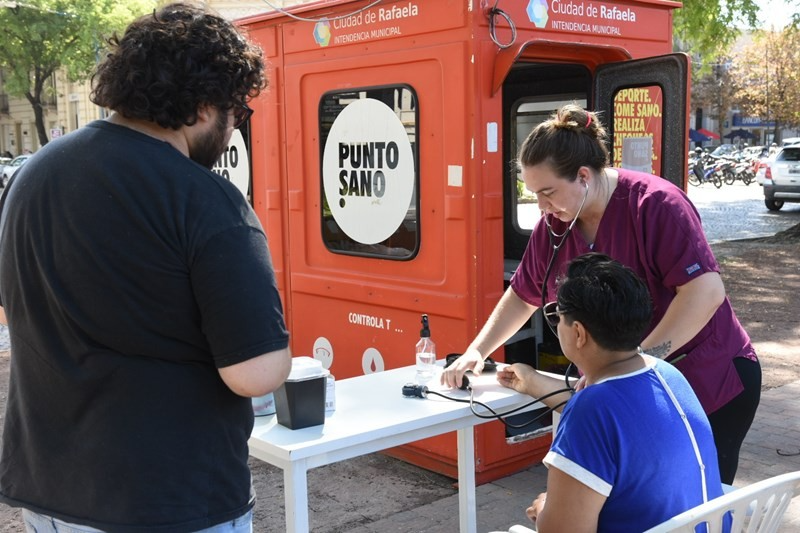 Controles gratuitos en la Plaza 25 de Mayo