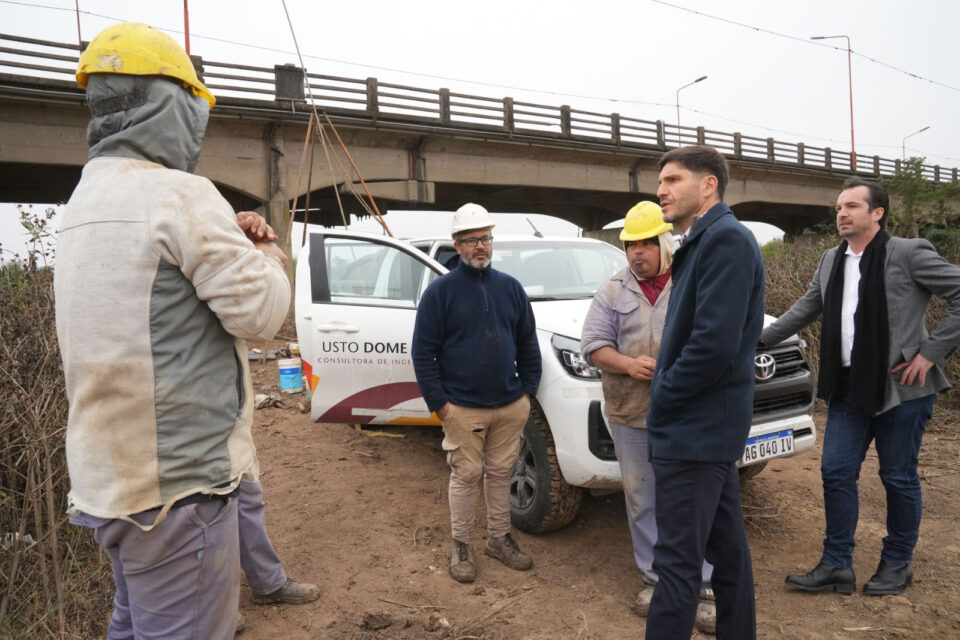 Nuevo Puente Santa Fe-Santo Tomé: Pullaro inspeccionó la finalización del movimiento de suelo y ahora viene la colocación de los pilotes
