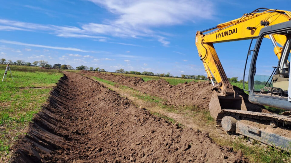 Obras hídricas clave para la producción: el Gobierno Provincial comenzó con la ejecución del Canal Bragado