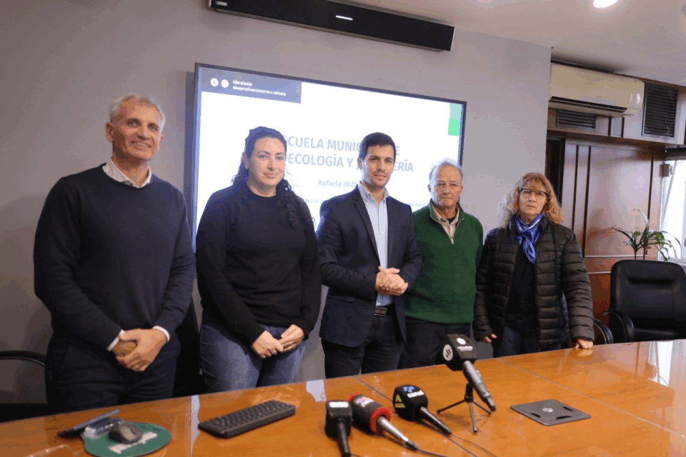 El Intendente presentó la Escuela Municipal de Agroecología y Jardinería