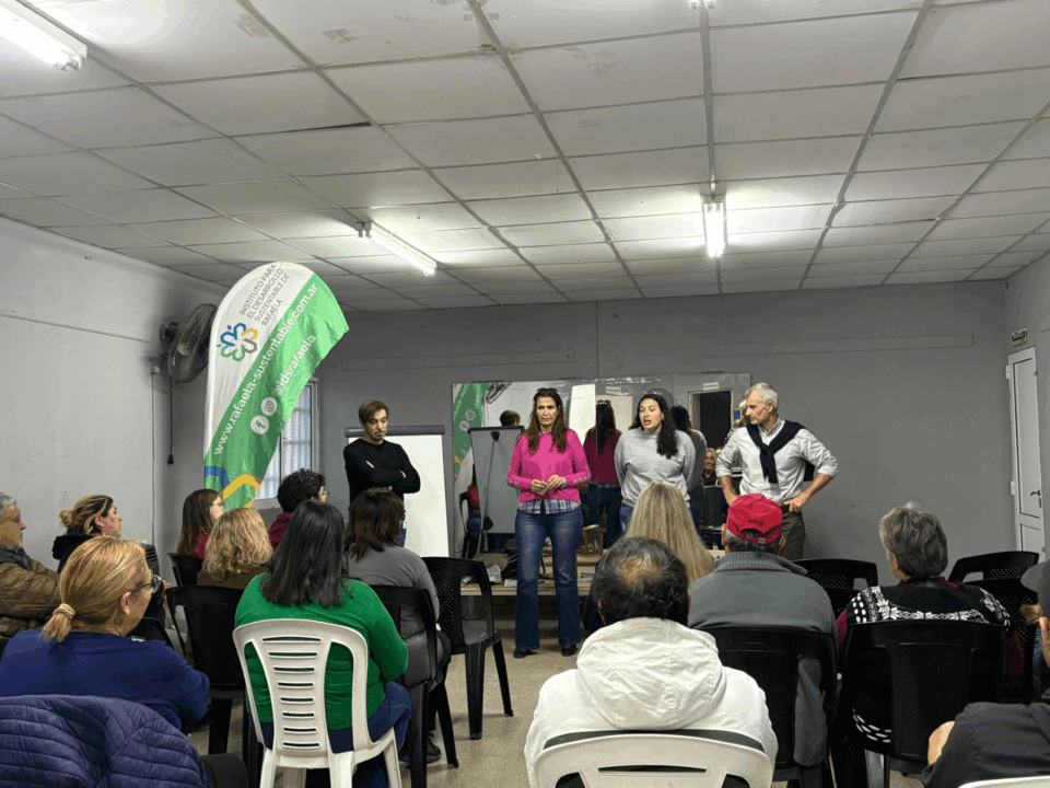 Taller de huerta y compost en barrio Mora