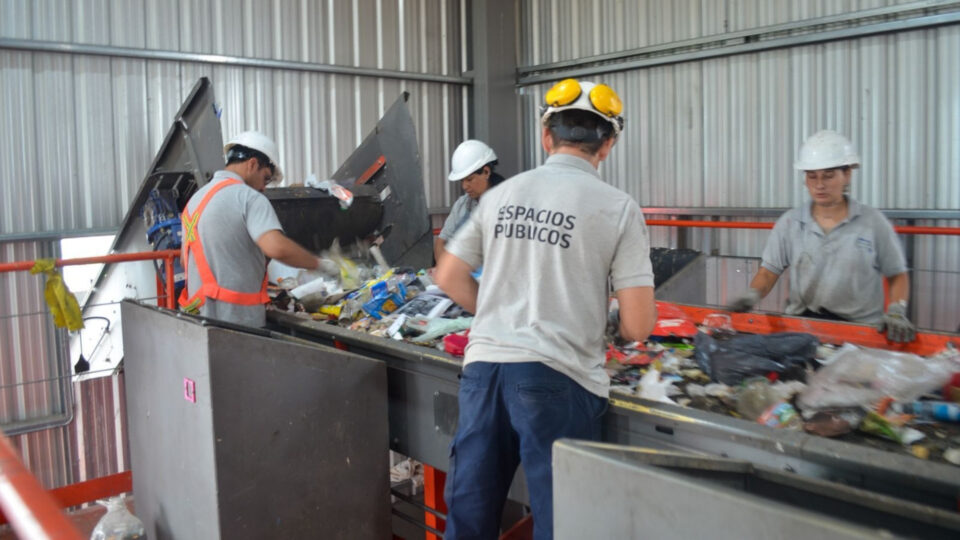 Residuos: Provincia entrega equipamiento para promover la economía circular