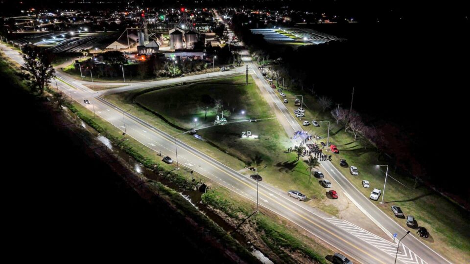 Provincia inauguró la iluminación del acceso a Zenón Pereyra