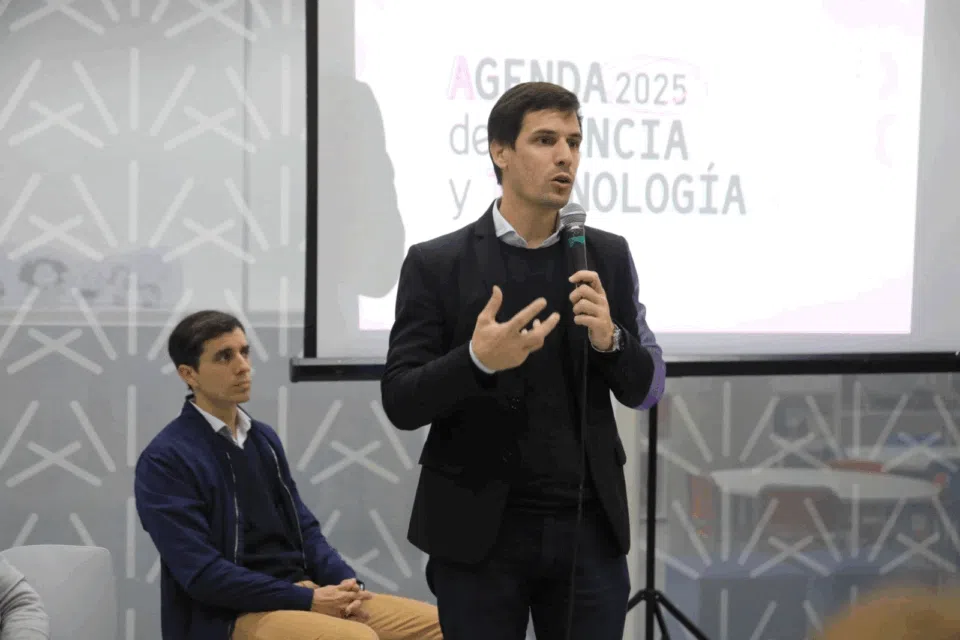 Vincular y transferir conocimientos: el intendente Viotti presentó la Agenda de Ciencia y Tecnología 2025