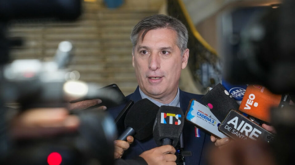 Olivares: “No dejaremos que el kirchnerismo meta la mano en los fondos del Iapos”