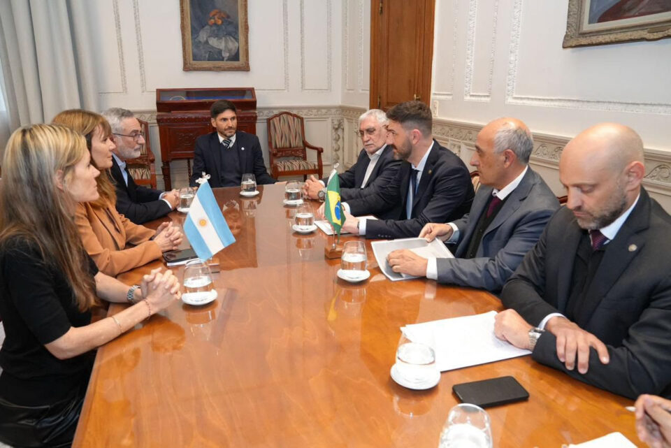 Pullaro recibió al embajador de Brasil en la Argentina